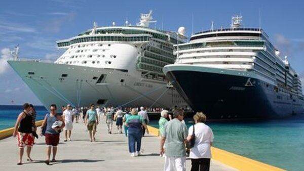 Puerto Valencia logra récord de turistas en crucero en un día