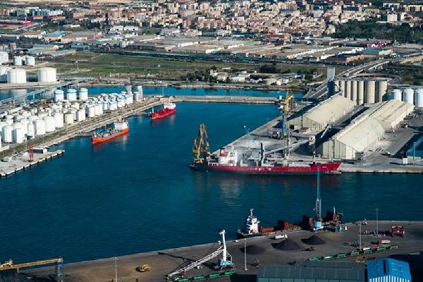 Graneles sólidos impulsan el tráfico del puerto de Tarragona hasta marzo